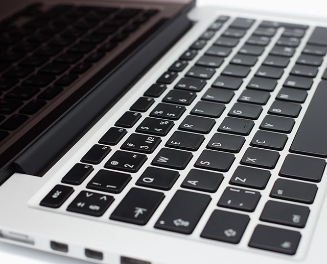 shop-13''-retina-laptop-2 q